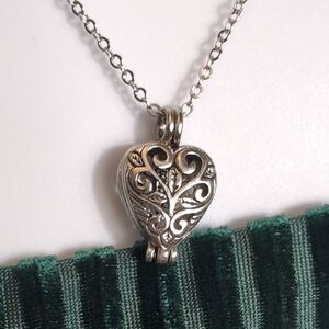 Vtg Filigree Heart Locket Opens Butterfly Style